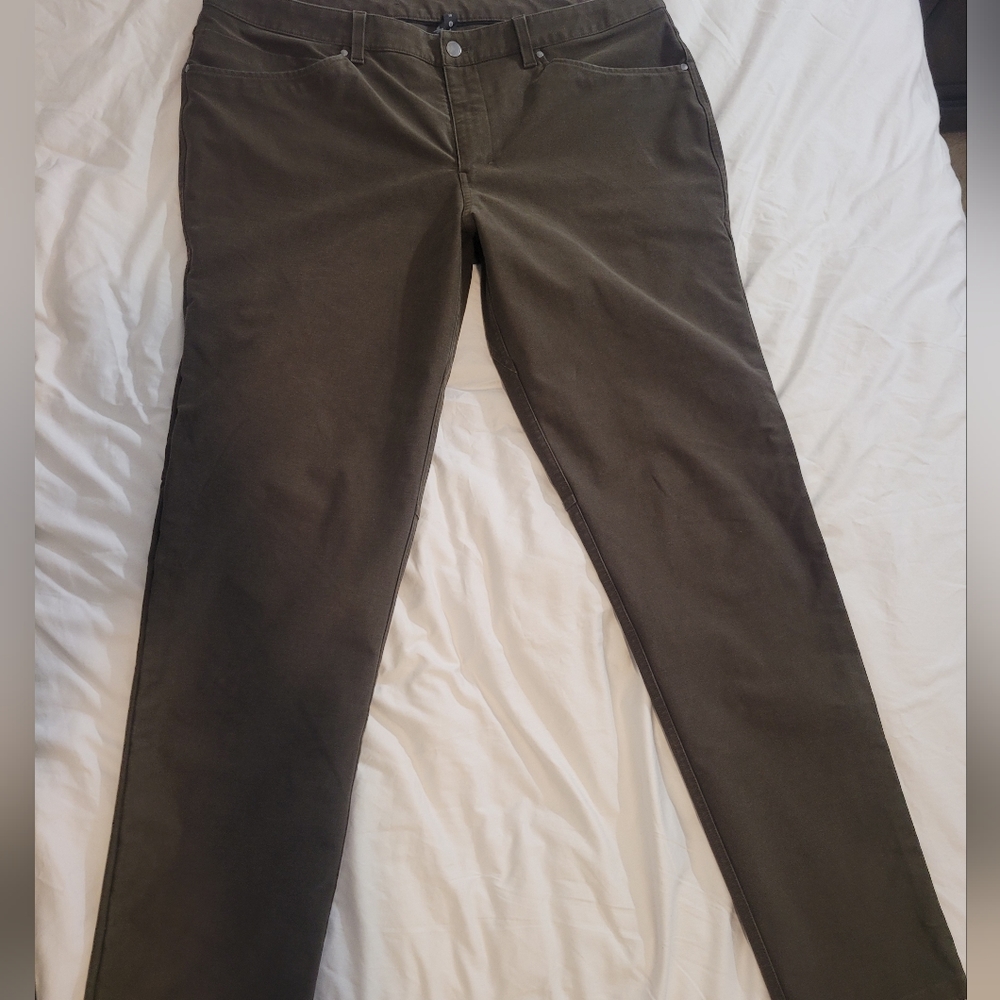 Lululemon ABC classic fit pant men's size 38 x 34 Dark Olive